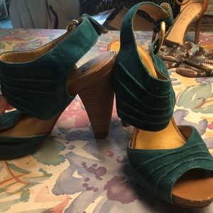Vintage Heels - Seychelles